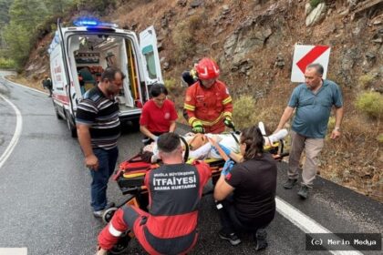 Göcek’te Tünel Üst Yolunda Kaza: Araçta Mahsur Kalan Kişi Kurtarıldı