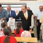 Seydikemer Belediyesi kırtasiye desteği ile öğrencilere ulaşan malzemeler