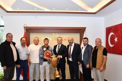 Cumhurbaşkanlığı Kupası Sahibi Kadir Buğra Dikik, Kaymakam Akkaya’yı Ziyaret Etti