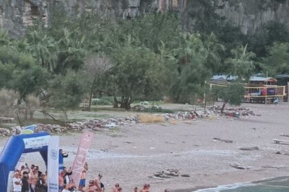 Kelebekler Vadisi'nde Açık Su Yüzme Yarışı Çekişmeli Geçti
