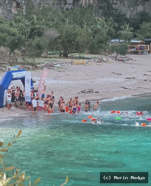 Kelebekler Vadisi'nde Açık Su Yüzme Yarışı Çekişmeli Geçti